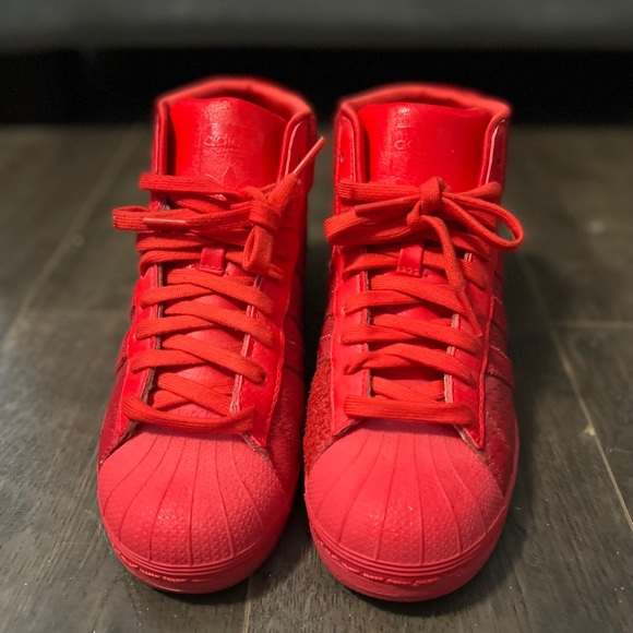 Red Adidas high top - Picture 6 of 9